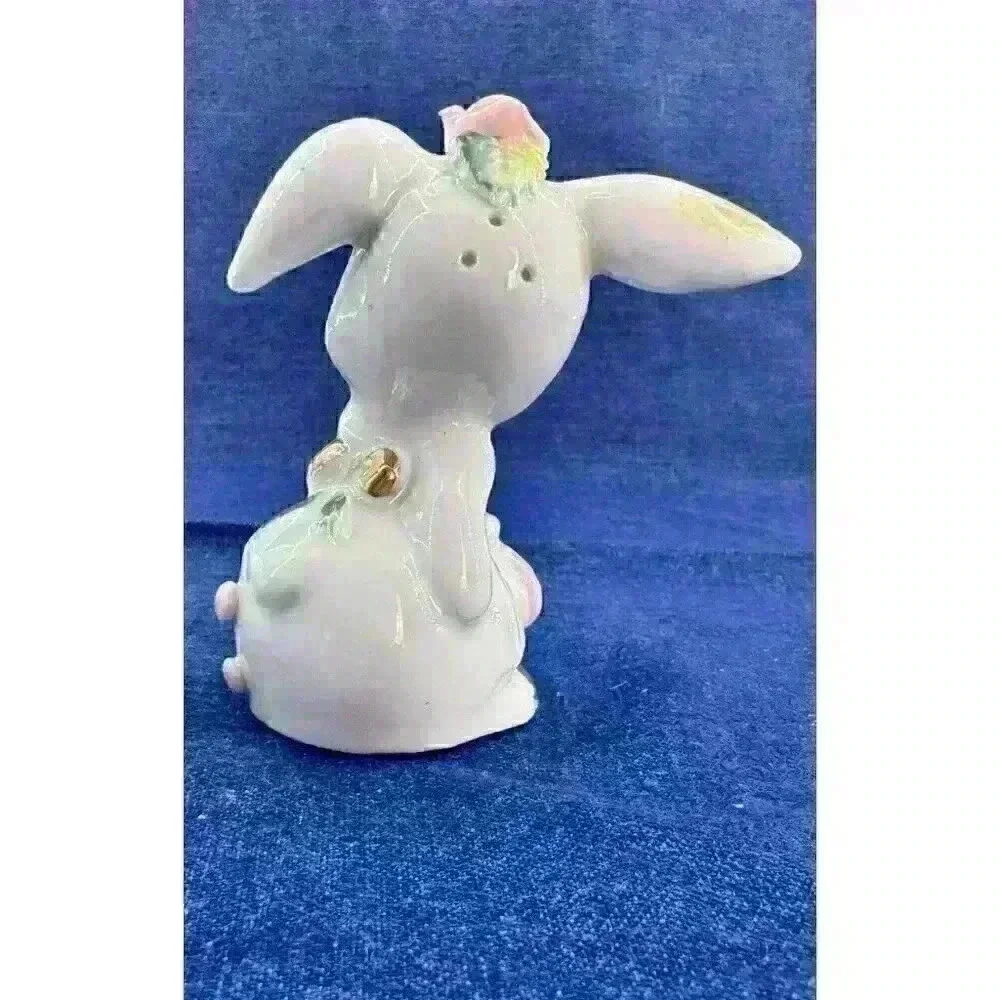 Vtg Set Salty & Peppy Anthropomorphic Bunny Rabbit Salt & Pepper Shakers Cottage